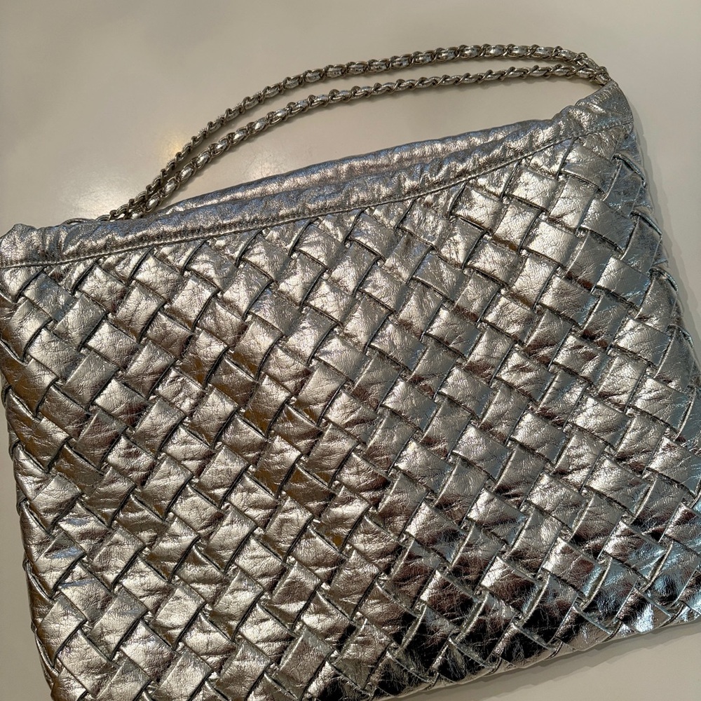 Elegant Silver Woven Shoulder Bag - Picture 5 of 9